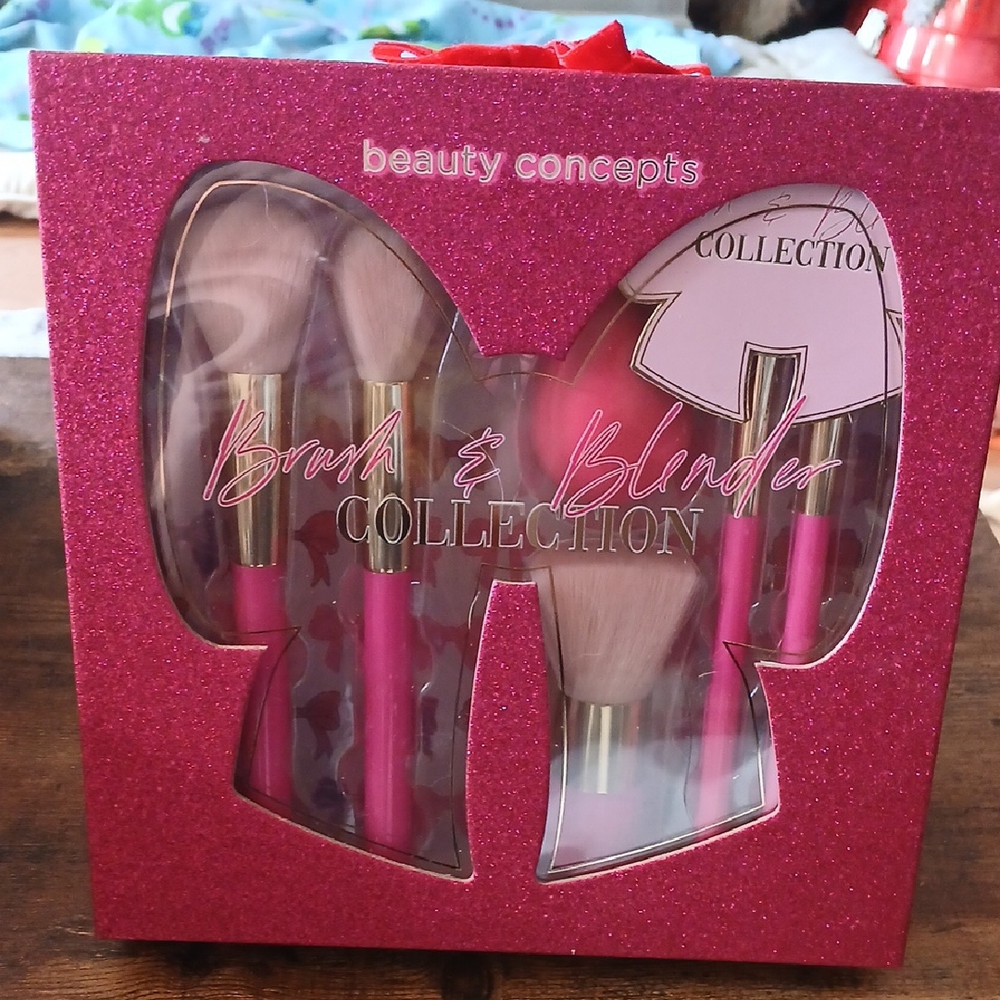Beauty Concepts Brush & Blender Collection - Pink
